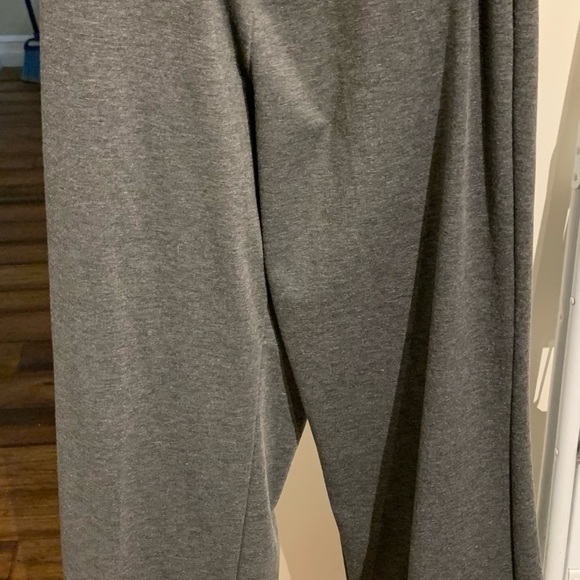 New York & Company, on trend Wide Leg Style: City Knit Grey. NWT - Picture 2 of 8